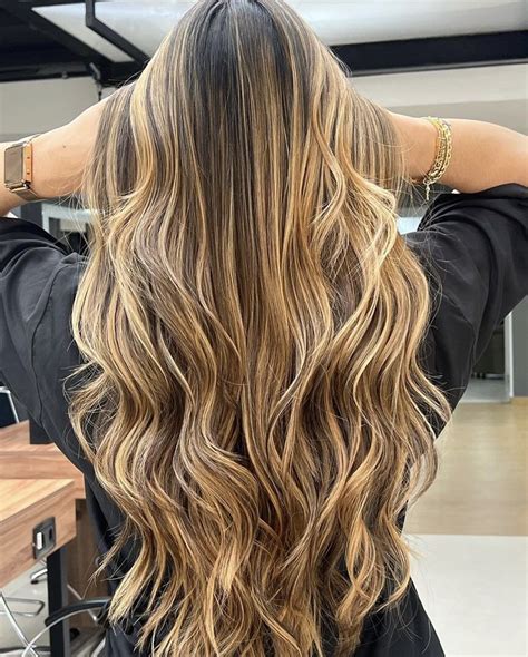 Morena Iluminada Loiro Claro - Cabelo com luzes feminino | Morena iluminado claro, Luzes cabelo liso ...