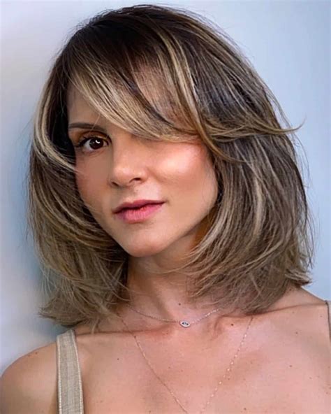 21 Best Side-Swept Bangs (2021 Ideas + Pictures)