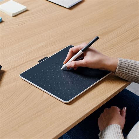 Wacom – One Medium – Pen Drawing Tablet – Bluetooth – White – Sansujyuku