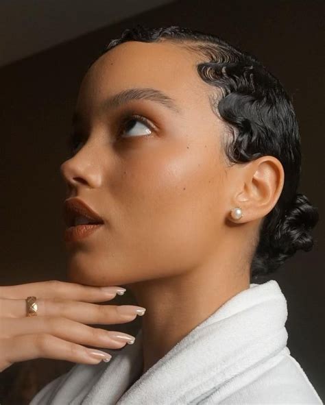 Light Brown Nails Are the Chicest Manicure Colour Right Now | Who What Wear