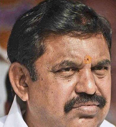 tamil nadu cm presents cash prizes  commonwealth games medal winners