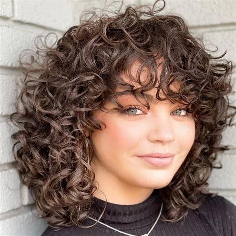 flattering natural curly hair hairstyles   length hair adviser