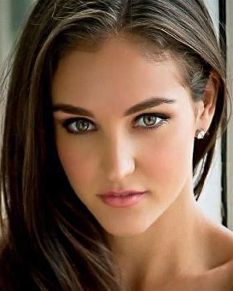 Hugh Hefner nombra a Jaclyn Swedberg como la nueva chica 'Playboy' 2012