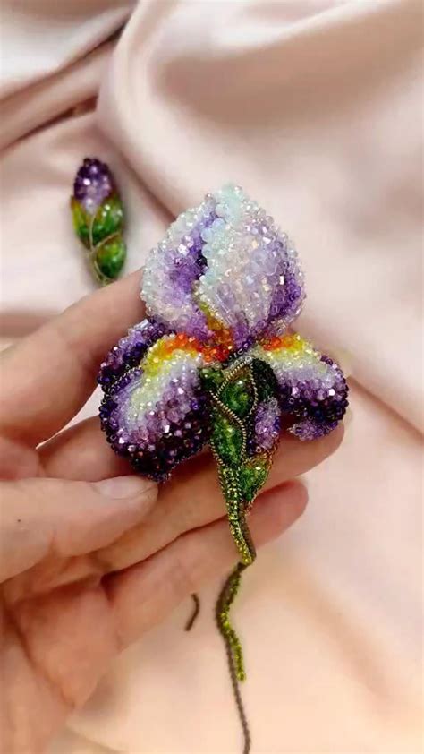 Прекрасный ирис… in 2024 | Paper bead jewelry, Bead embroidery jewelry ...