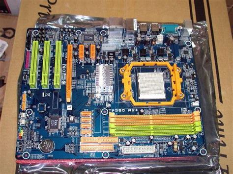 ASCII.jp：“AM2+”へ対応するというBiostar製マザーボードのサンプル版がアキバに到着！