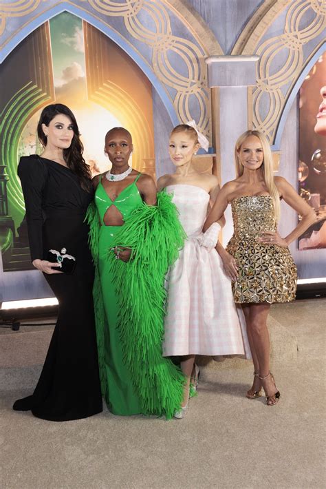 Best 12 Can you spot all the celebs in these epic Met Gala bathroom