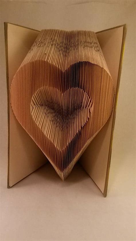 Как складывать страницы книг в предметы и буквы: новый вид искусства ...
