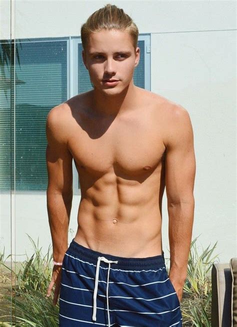 Pin by Alex on sarados | Blonde guys, Boys, Blonde boys