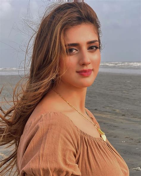 jannat mirzas skydiving adventure  dubai  viral lens