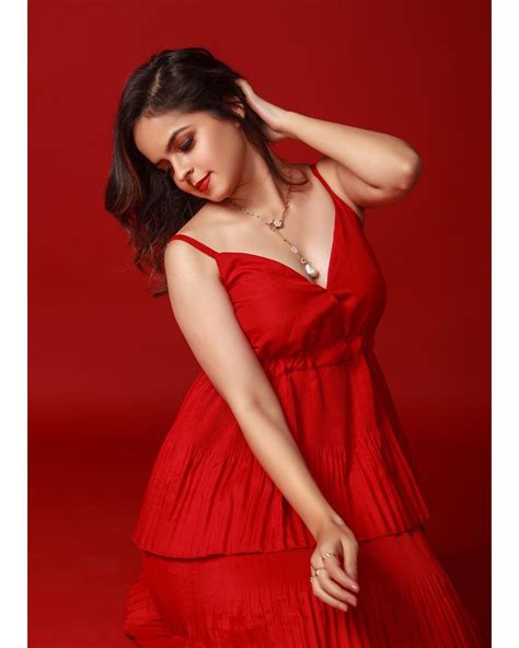 sunayana fozdar  dazzling diva  desi super hot  neck blouse