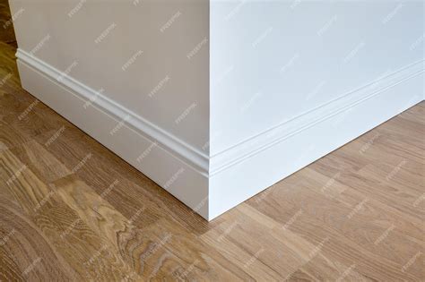 premium photo detail  corner flooring  intricate crown molding