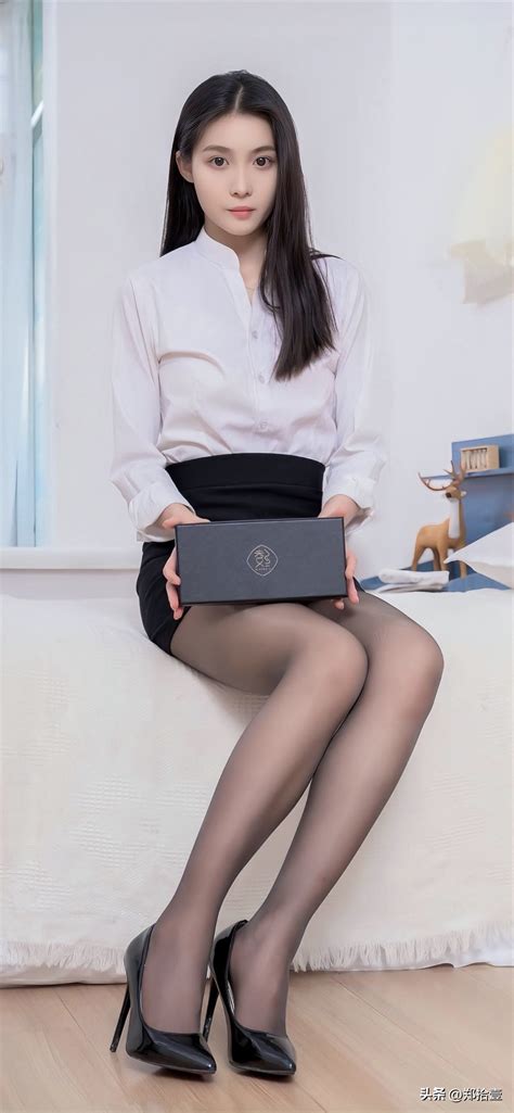 Why do men like to watch women wear stockings? - iMedia