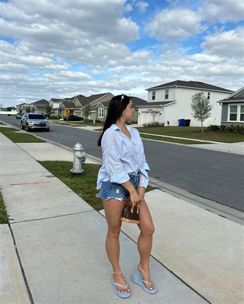 MacKenzie Dawn | my signature pose 😂🩵 #explore | Instagram