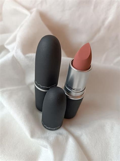 Матовая помада m.a.c powder kiss lipstick forgotten bloom — цена 600 ...