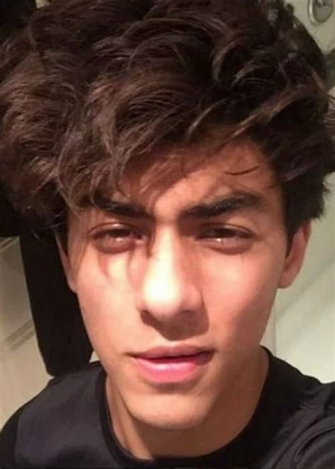 Aryan Khan Height, Weight, Age, Girlfriend, Family, Facts, Biography