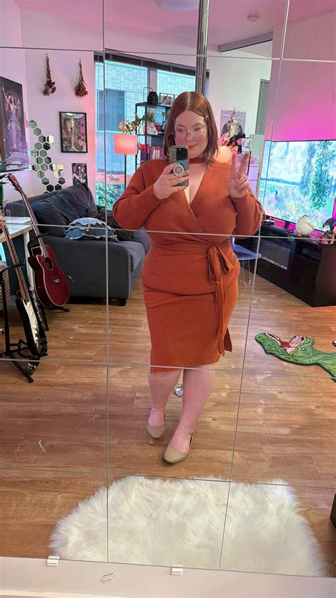 Online 👤 (1) Sent you a friend request 📍 (2) Amber is 1.13 miles from you