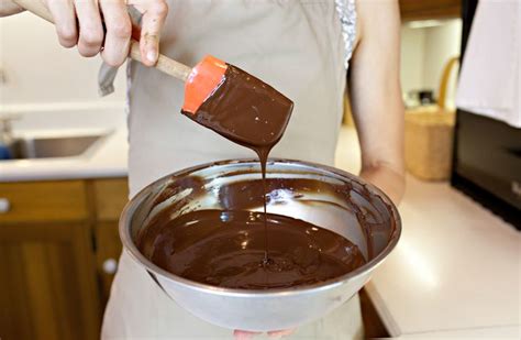 How to Temper Chocolate (Easiest Method!)