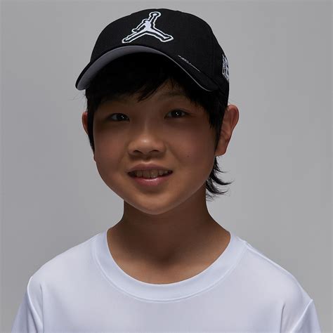 Jordan Older Kids' Curved Brim Cap. Nike FI