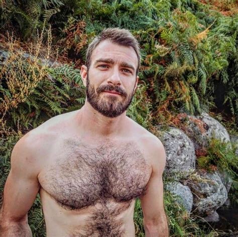 Pin by Mark Taylor on uomo 66 | Hairy men, Hairy chested men, Hairy hunks