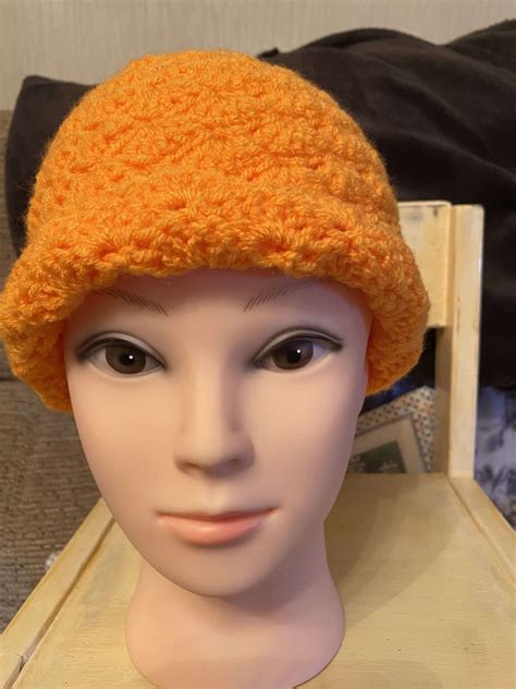 Orange shell cloche hat – Numonday