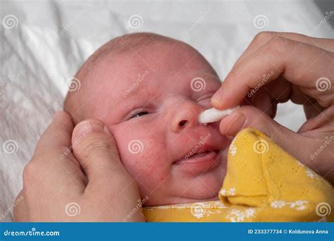 how to get boogers out of newborn nose