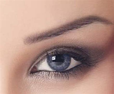 Grey Smokey Eyeshadow Tutorial for Everyday Wear | AmazingMakeups.com