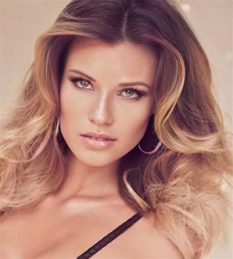 Samantha Hoopes (Actress) Height, Weight, Age, Wikipedia, Biography