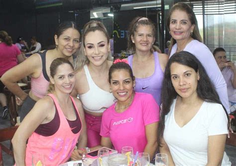 Celebran a las mamás bailando