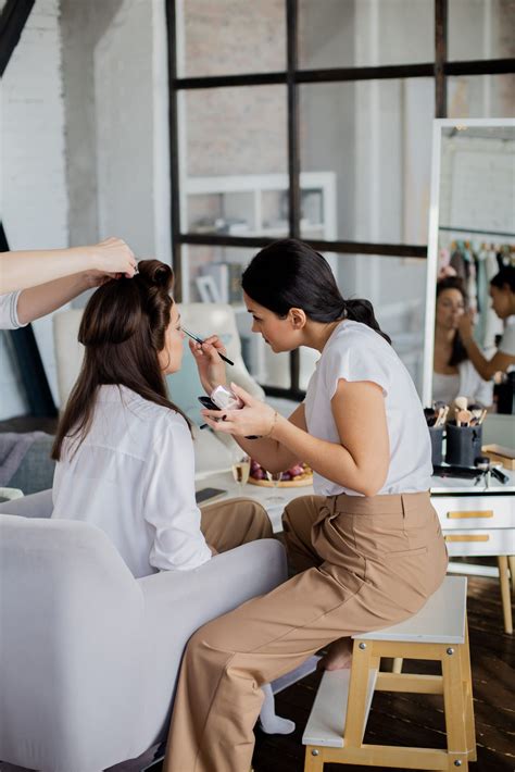 Become A Makeup Artist In 2025: Your Full Career Guide 🪞