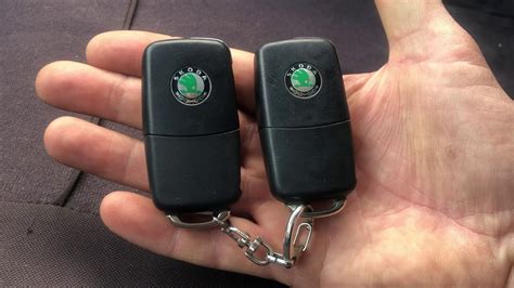 Как поменять батарейку в ключе автомобиля Skoda - YouTube