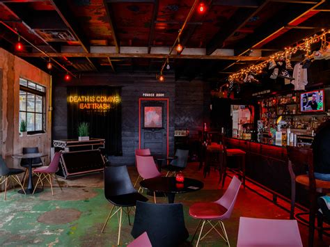 The 14 Best Happy Hours at Houston Bars and Restaurants 2023 - Houston