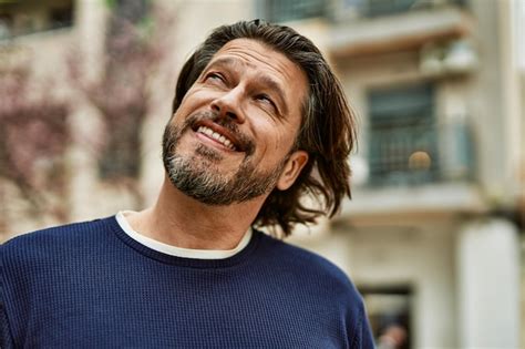 Page 4 | 50 Year Old Immigrant Images - Free Download on Freepik