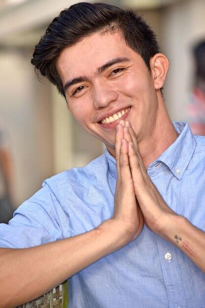 premium photo portrait   man smiling