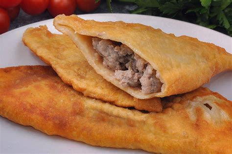 ≡ Чебуреки: традиционный крымскотатарский рецепт ᐈ рецепт от Мястории