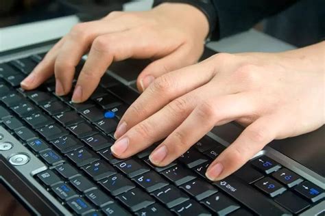 Как научиться быстро печатать на клавиатуре вслепую - тренажеры и ...