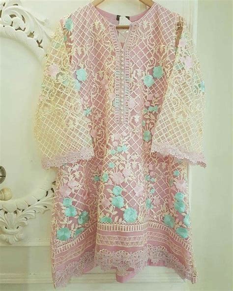 SINDHI DRESS DESIGN | Sindhi dress, Designer dresses, Embroidery suits
