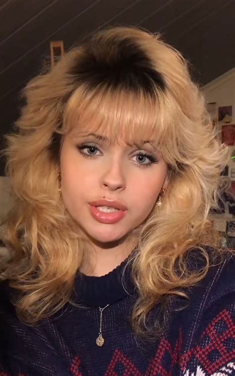 Fashionistas love 1980s 80s hairstyles for their bold and big volume 29