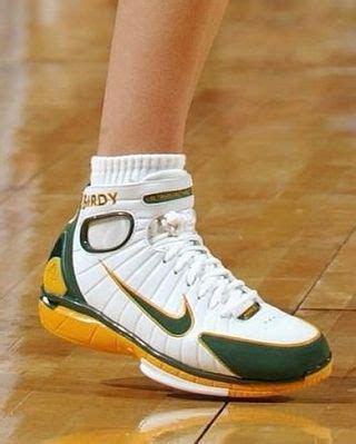 Sue Bird's Nike Air Zoom Huarache 2K4 PE Arrives in July | House of Heat° Update