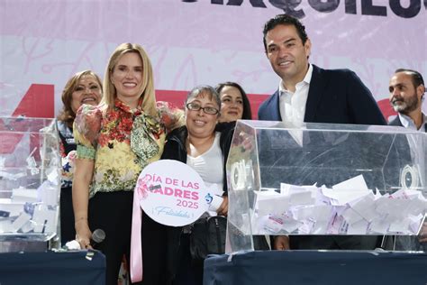 HUIXQUILUCAN REGALA 14 CASAS PARA RECONOCER LA LABOR DE LAS MAMÁS | LA