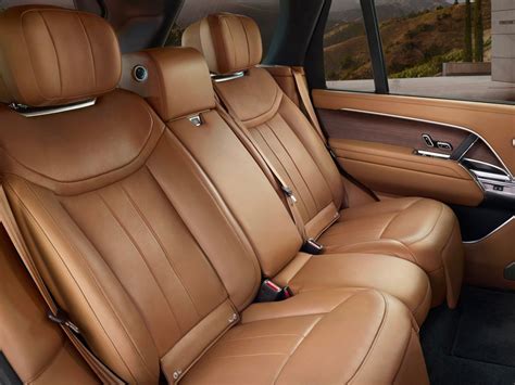 RANGE ROVER VOGUE CHAUFFEUR HIRE IN ROME