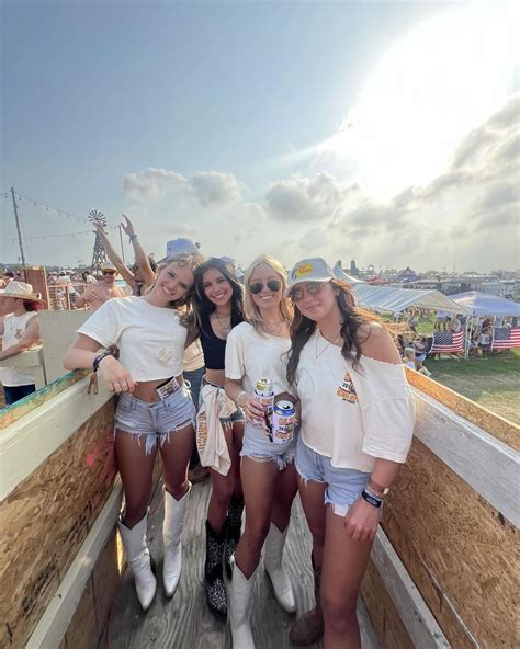 mal (@mallory.hendryx) • Instagram photos and videos