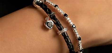 Shop Women's Bracelets in Gold & Diamond | GLAMIRA.com