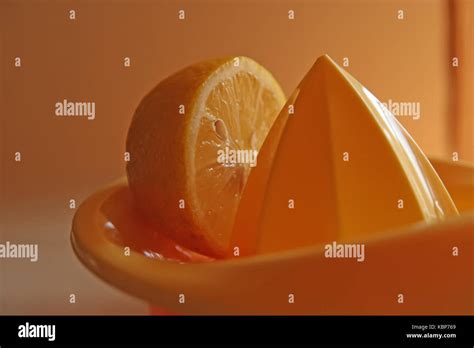 Lemon juicer. Manual lemon juicer Stock Photo - Alamy