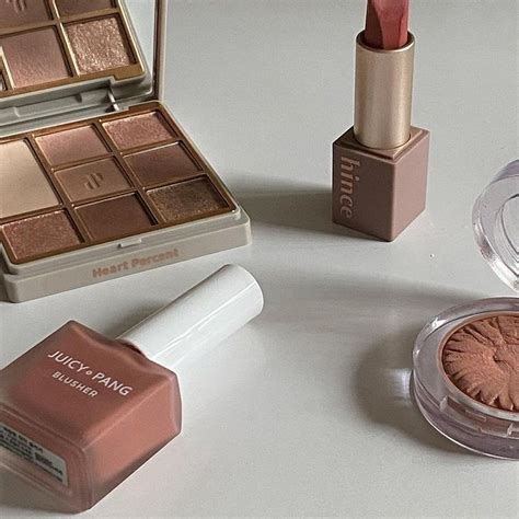 화장품 𝖢𝖮𝖲𝖬𝖤𝖳𝖨𝖢𝖲 ⁵ | Minimalist makeup, Luxury makeup, Makeup cosmetics