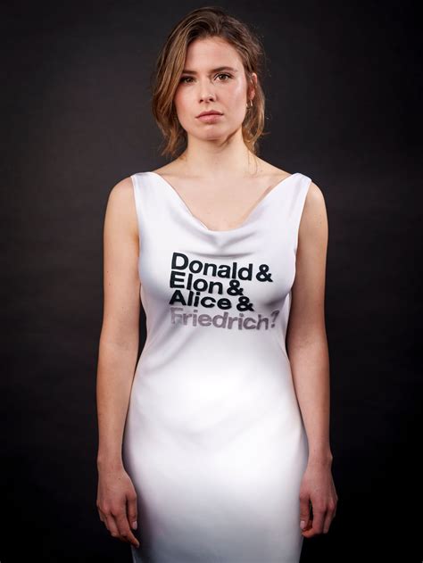 Luisa Neubauer: Mit ihrem Kleid setzt sie bei der Berlinale 2025 ein