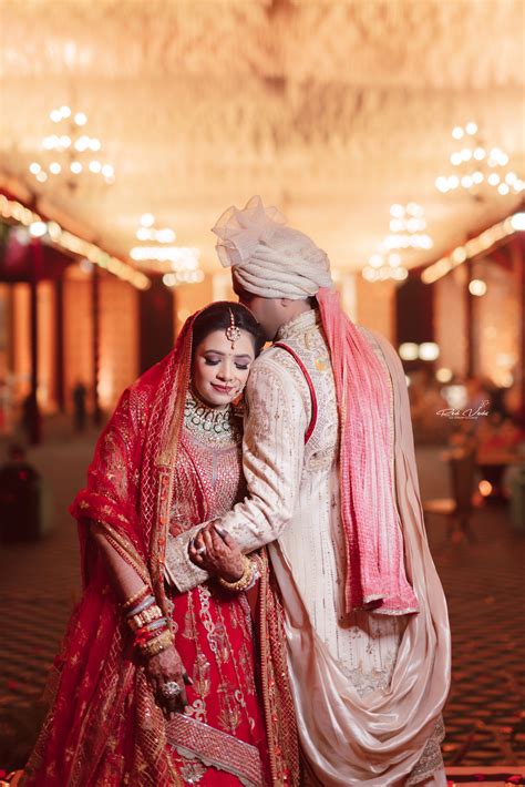 simple couple photo poses wedding indian 2