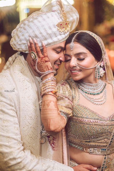 Red Veds: Most Romantic Wedding Couple Poses