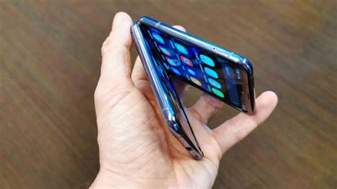 Фліп-телефон Samsung Galaxy Z Flip - ITechNews - %%primary_category%%
