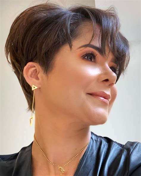 Pixie cut for round face black hair options are trending for summer 22