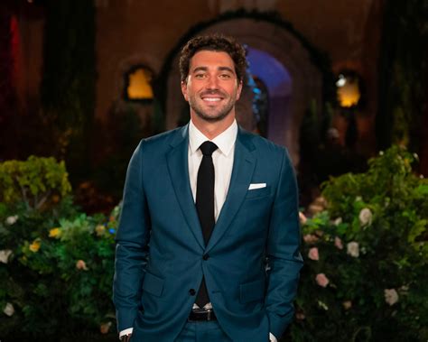 Joey Graziadei teases 'lots of tennis puns' during 'Bachelor' premiere